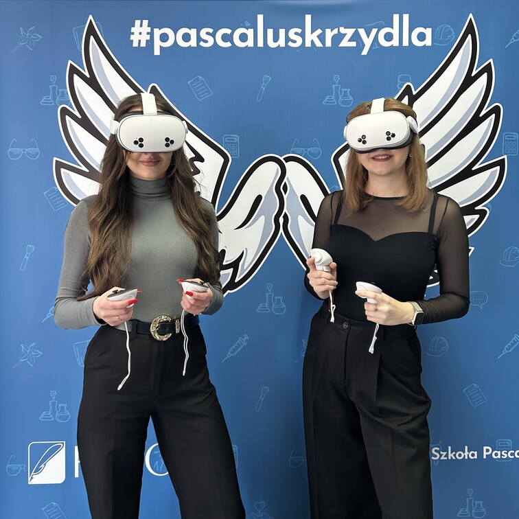 dziewczyny w okularach VR