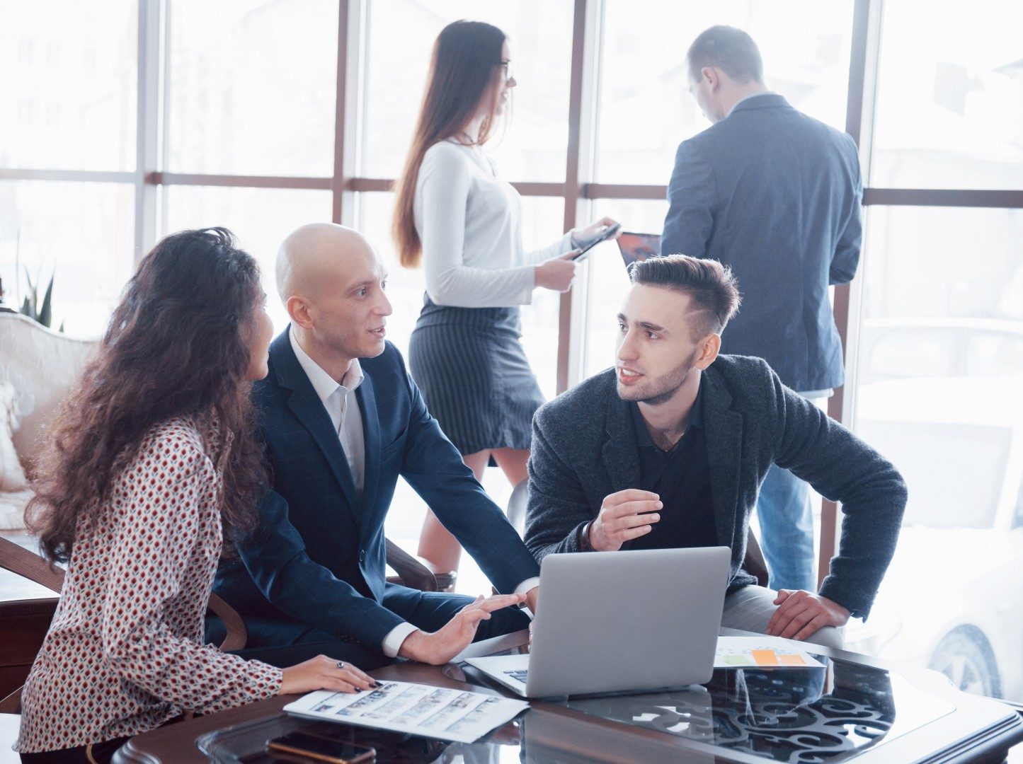 young-team-of-coworkers-making-great-business-disc-83bvxxx